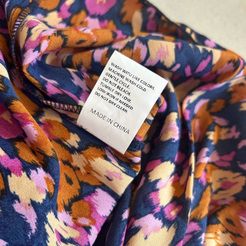 NWOT Floral Print V-neck Dress - Picture 10 of 10